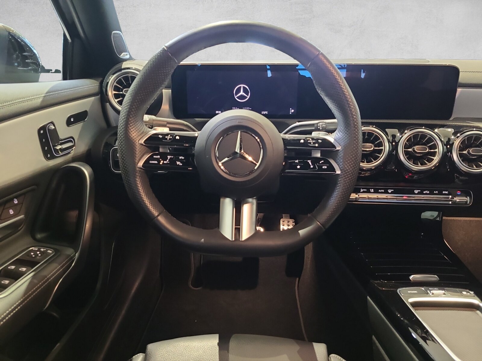 MERCEDES-BENZ A 250 AMG Line 4m, Mild-Hybrid Petrol/Electric, Second hand / Used, Automatic - 5