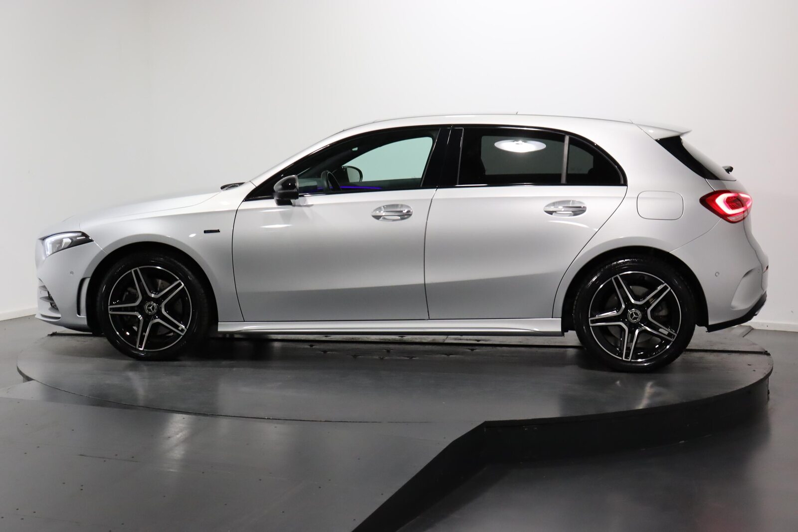 MERCEDES-BENZ A 250 e AMG Line, Plug-in-Hybrid Petrol/Electric, Second hand / Used, Automatic - 2