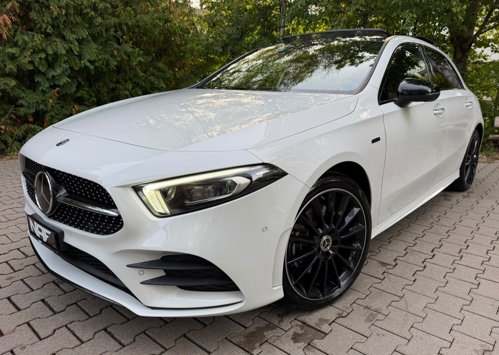 MERCEDES-BENZ A 250e AMG Line 8G-DCT