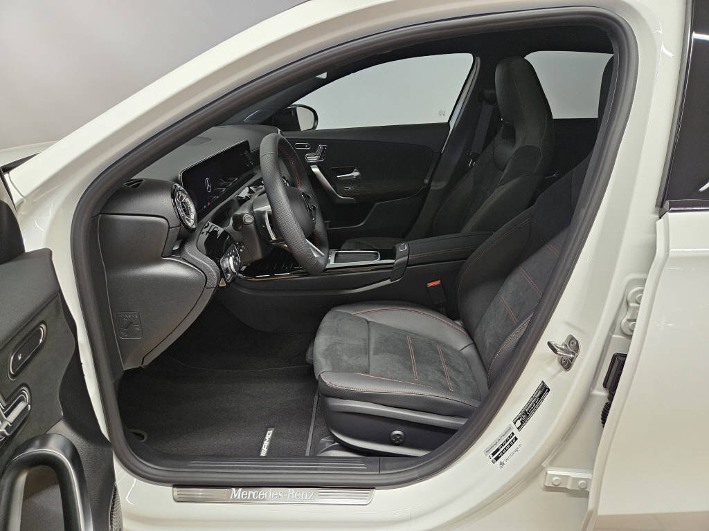 MERCEDES-BENZ A 250 4Matic AMG Line, Hybride Léger Essence/Électricité, Voiture de démonstration, Automatique - 5