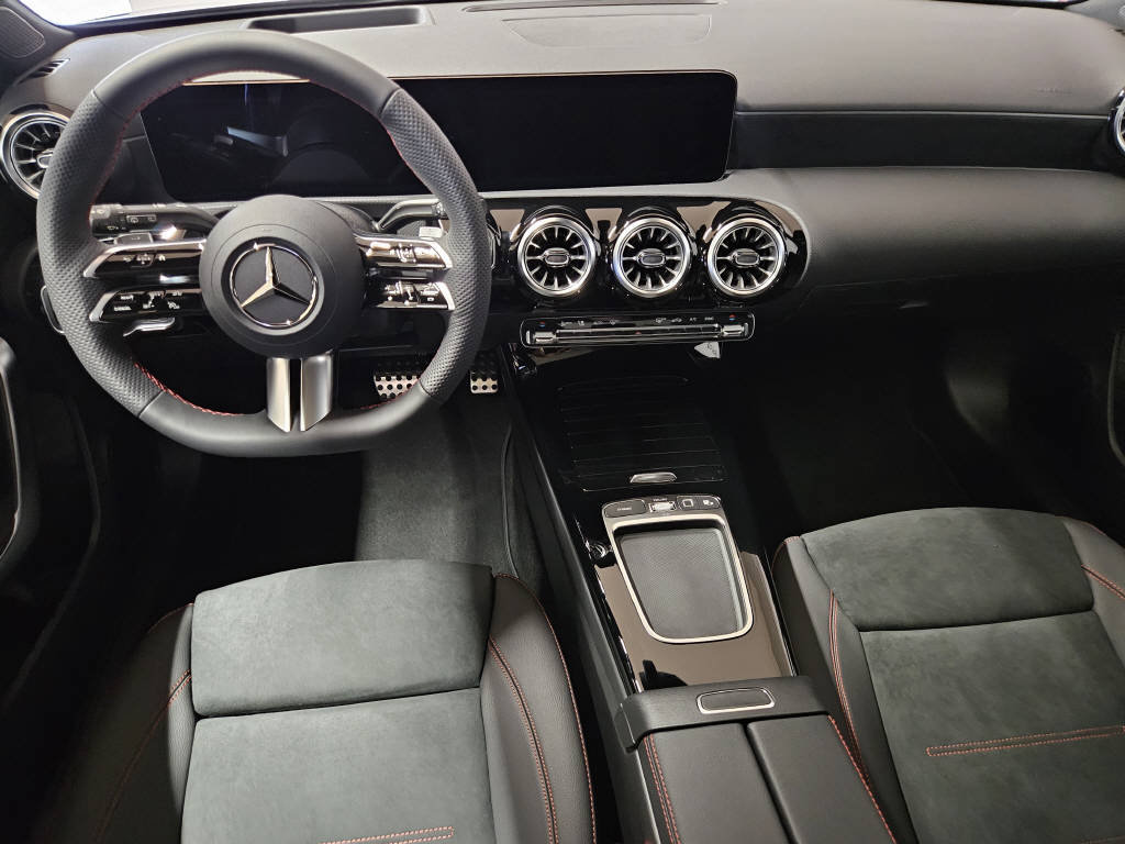 MERCEDES-BENZ A 250 4Matic AMG Line, Hybride Leggero Benzina/Elettrica, Auto dimostrativa, Automatico - 6