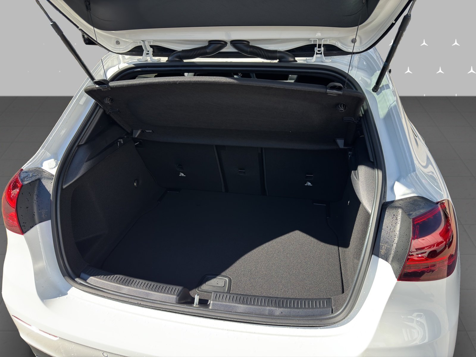 MERCEDES-BENZ A 250 4Matic 8G-DCT, Hybride Leggero Benzina/Elettrica, Auto dimostrativa, Automatico - 7