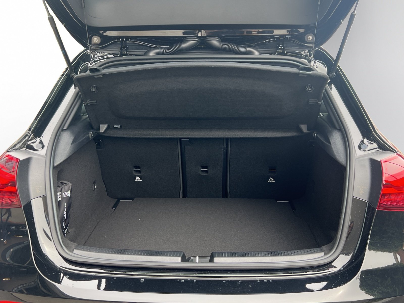 MERCEDES-BENZ A 250 4Matic 8G-DCT, Mild-Hybrid Petrol/Electric, Ex-demonstrator, Automatic - 6