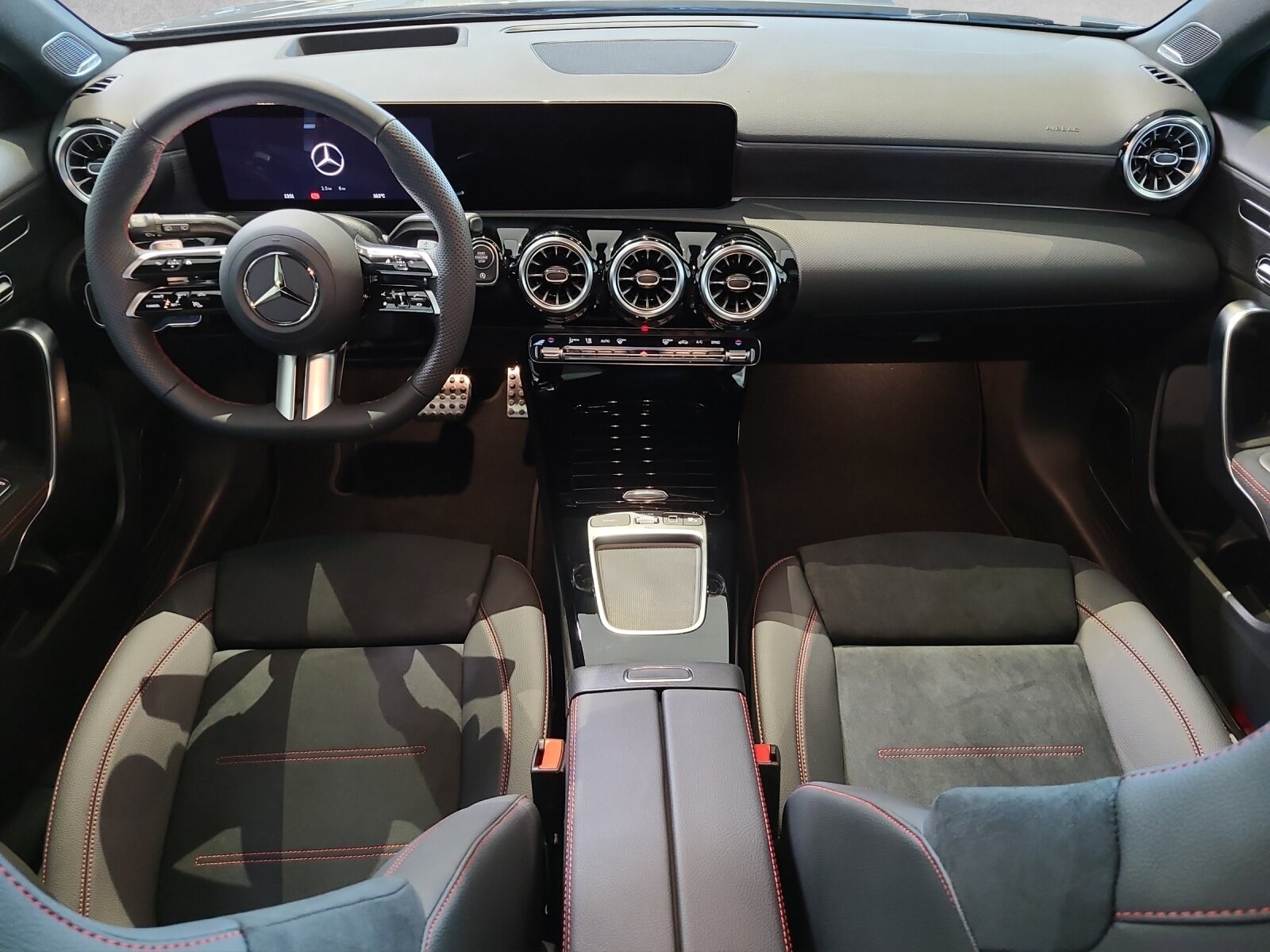 MERCEDES-BENZ A 250 AMG Line 4M W177, Mild-Hybrid Benzin/Elektro, Vorführwagen, Automatik - 4