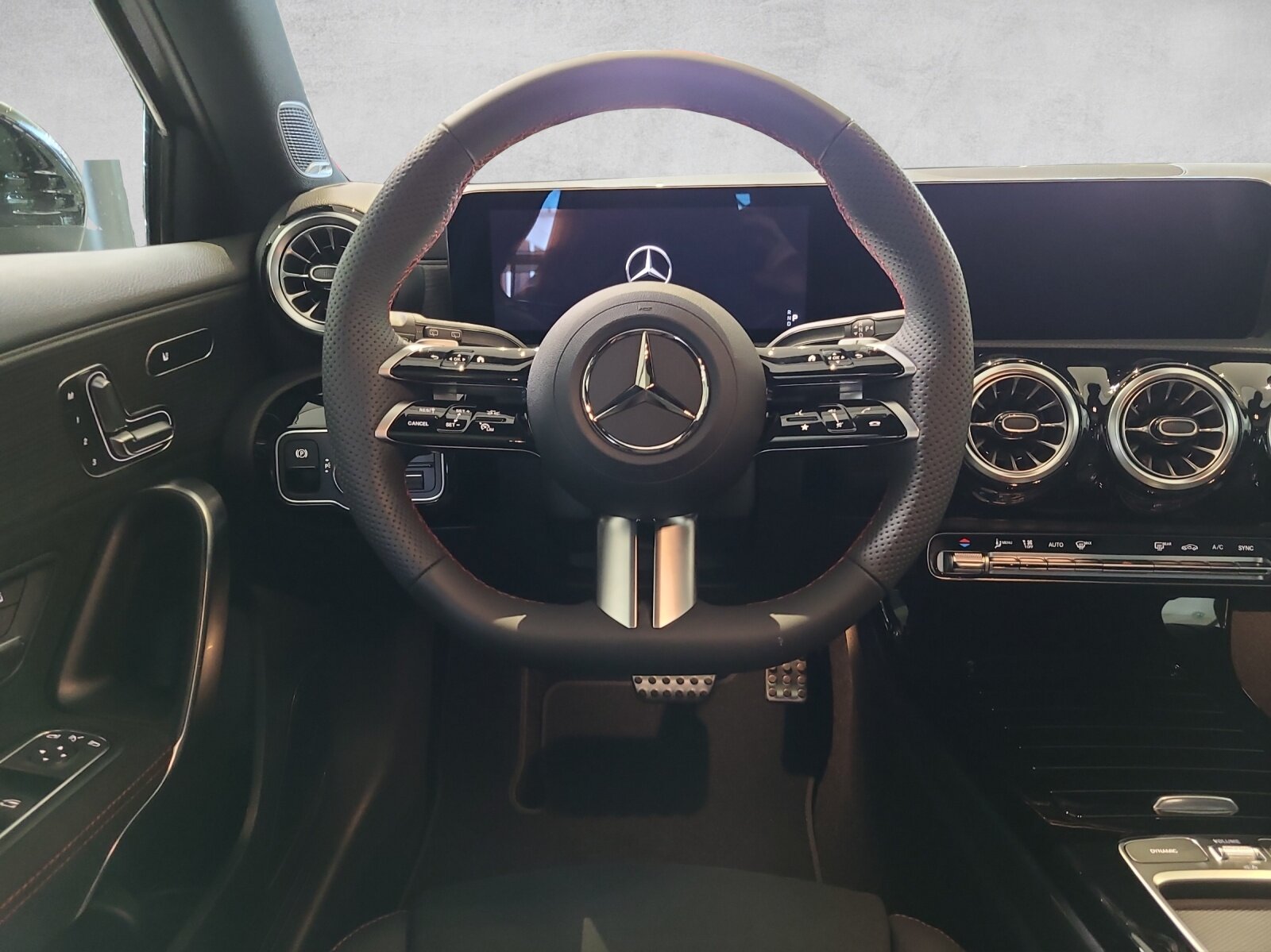 MERCEDES-BENZ A 250 AMG Line 4M W177, Mild-Hybrid Benzin/Elektro, Vorführwagen, Automatik - 5
