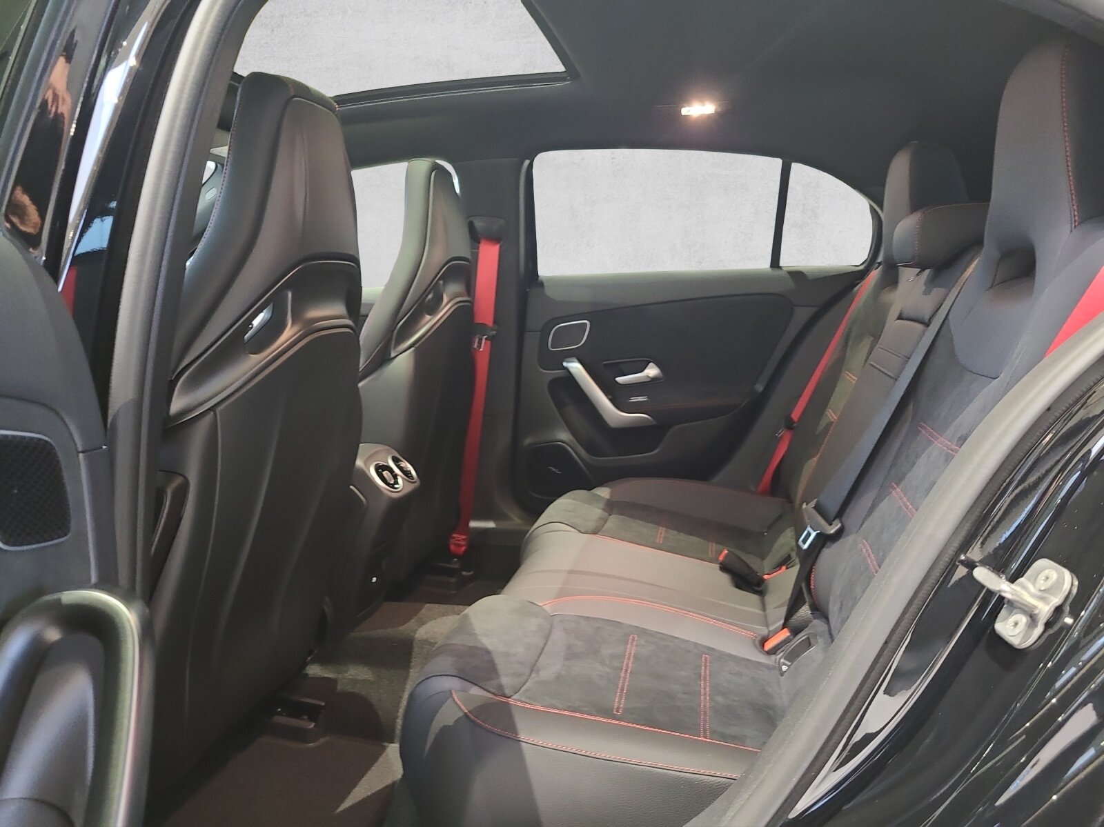 MERCEDES-BENZ A 35 AMG 4M W177, Hybride Léger Essence/Électricité, Voiture nouvelle, Automatique - 3