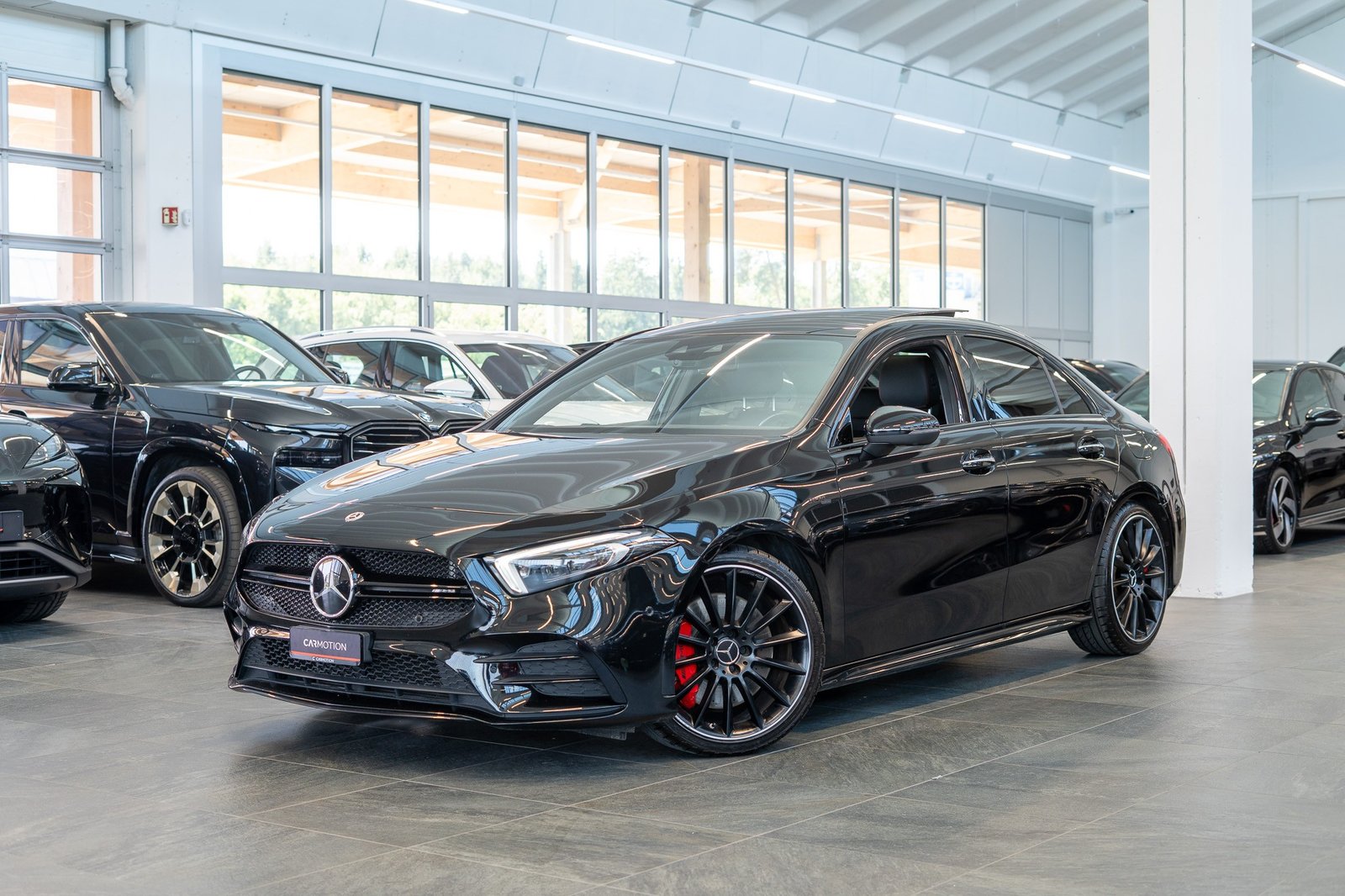 MERCEDES-BENZ A 35 AMG 4matic Limousine / Panorama-Schiebeda