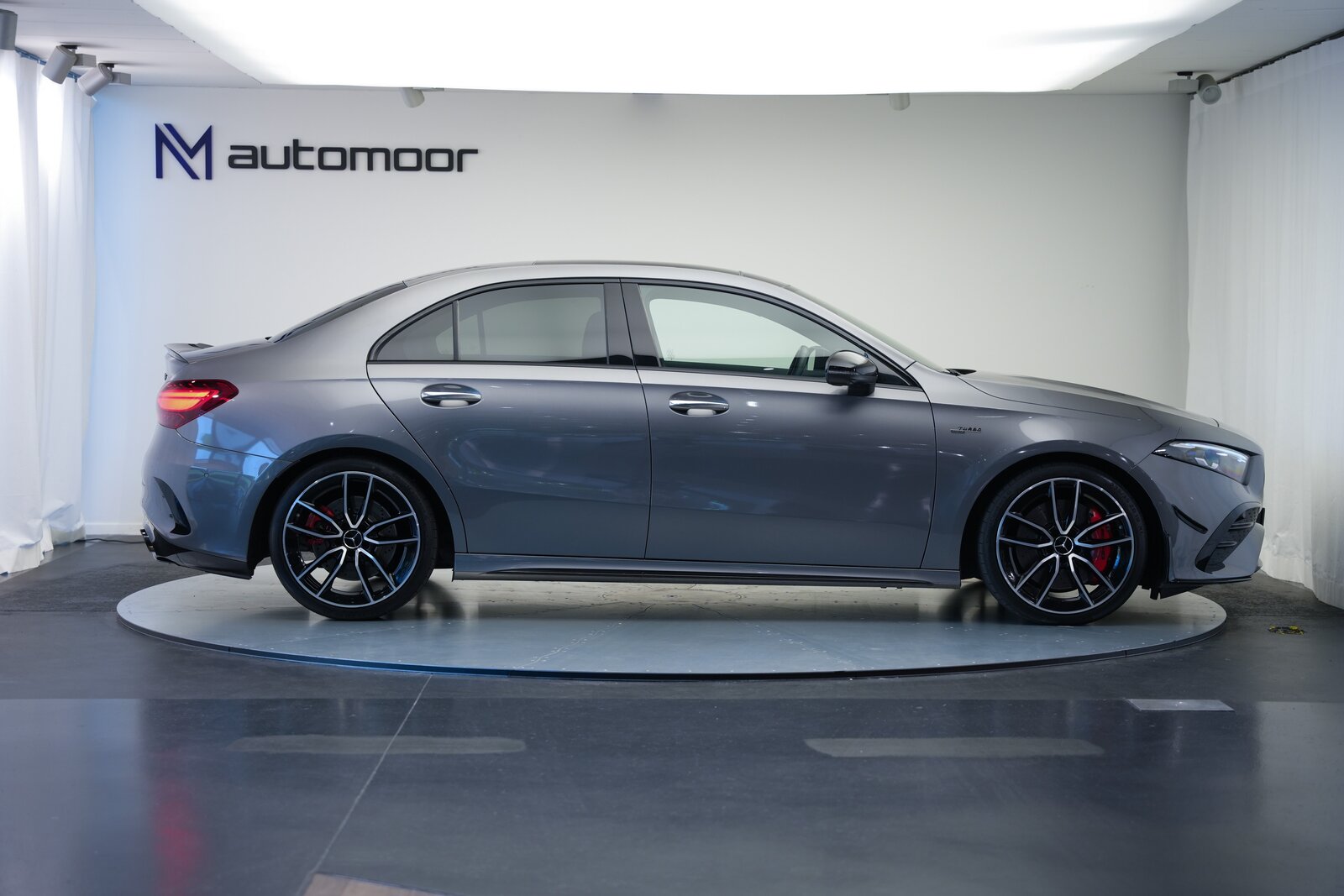 MERCEDES-BENZ A AMG 35 4Matic+ 8G-DCT *CH-Fahrzeug* *Panorama* *HuD* *Bur, Hybride Léger Essence/Électricité, Occasion / Utilisé, Automatique - 4
