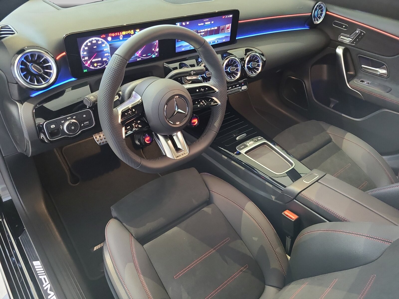 MERCEDES-BENZ A 35 4M AMG, Mild-Hybrid Petrol/Electric, Second hand / Used, Automatic - 7