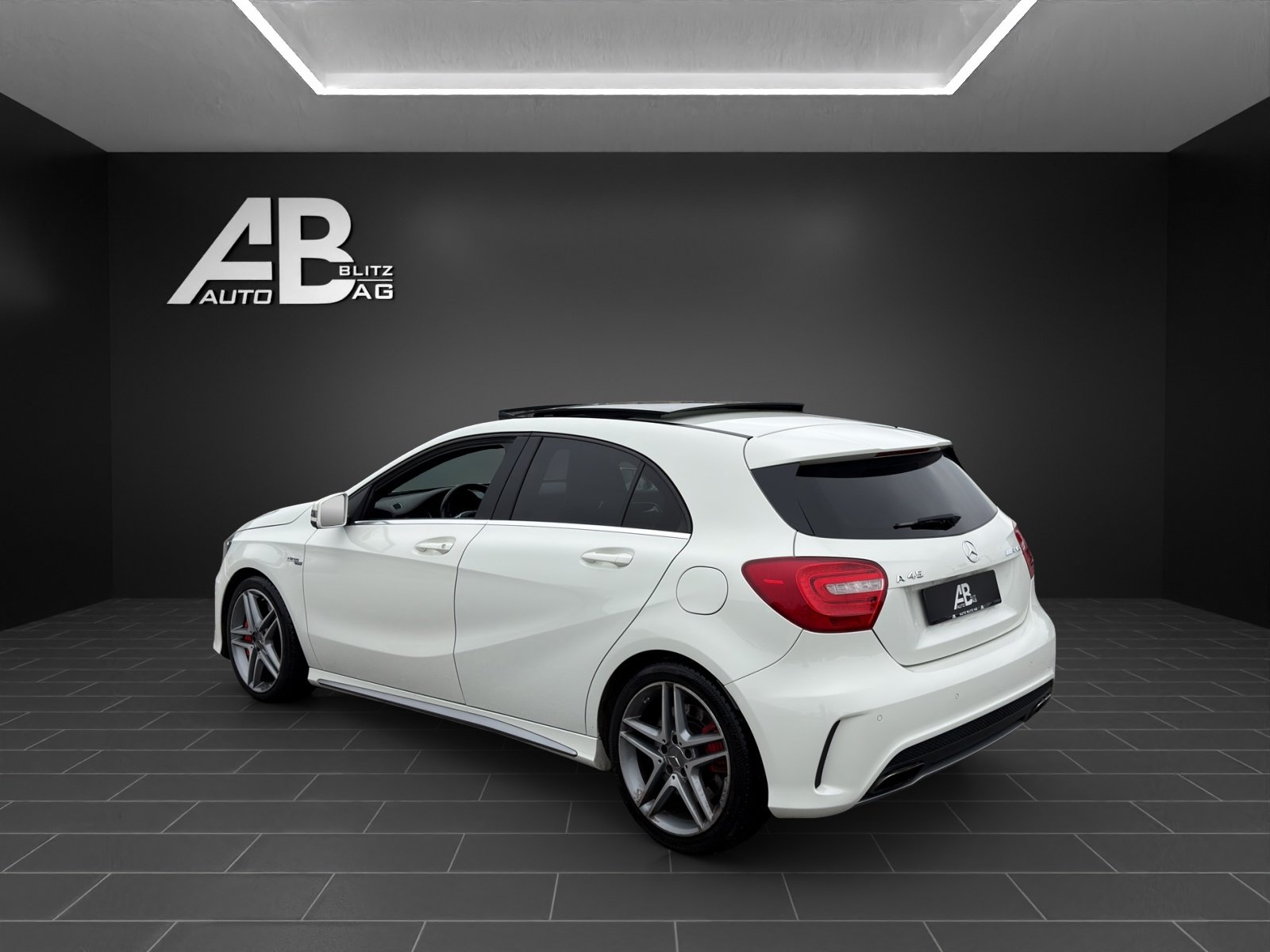 MERCEDES-BENZ A 45 AMG 4Matic Speedshift 7G-DCT * Perlmuttwe, Petrol, Second hand / Used, Automatic - 3