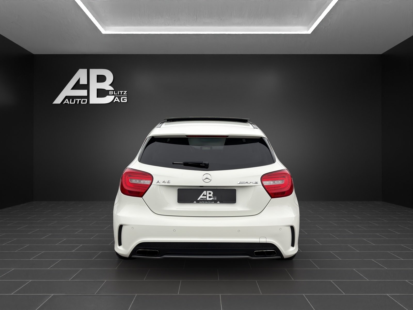 MERCEDES-BENZ A 45 AMG 4Matic Speedshift 7G-DCT * Perlmuttwe, Petrol, Second hand / Used, Automatic - 4