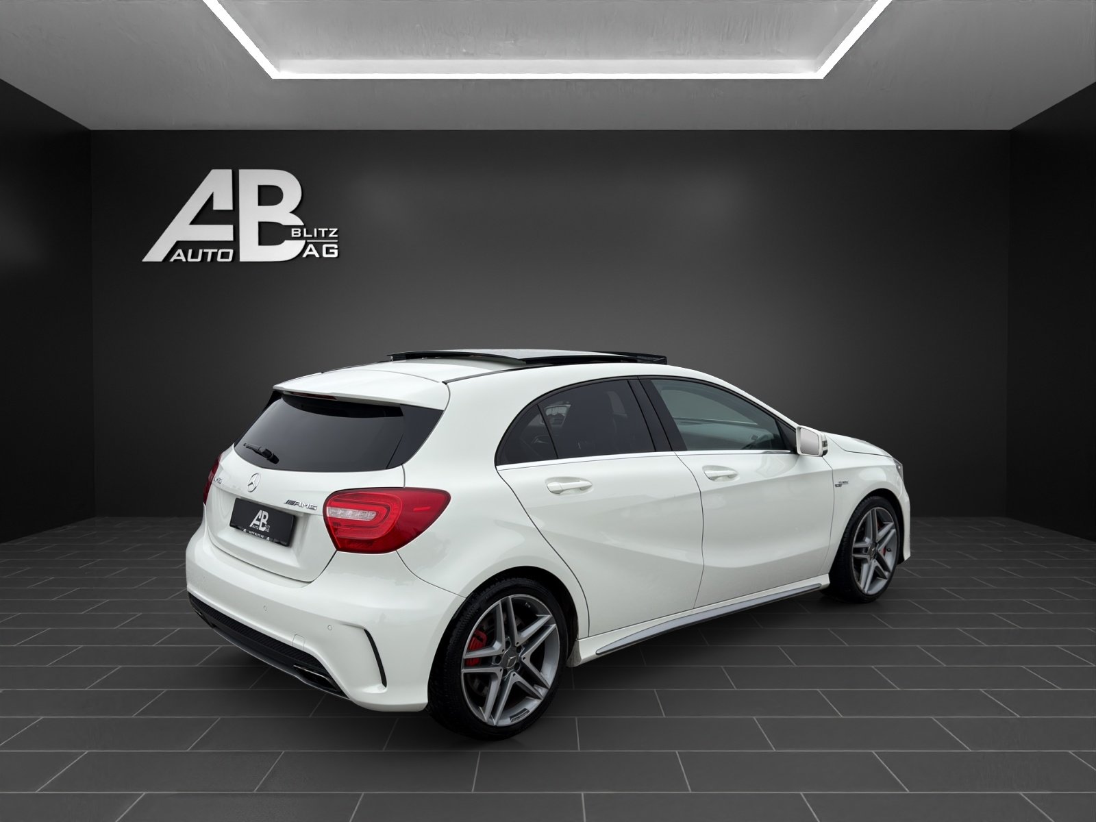 MERCEDES-BENZ A 45 AMG 4Matic Speedshift 7G-DCT * Perlmuttwe, Petrol, Second hand / Used, Automatic - 5