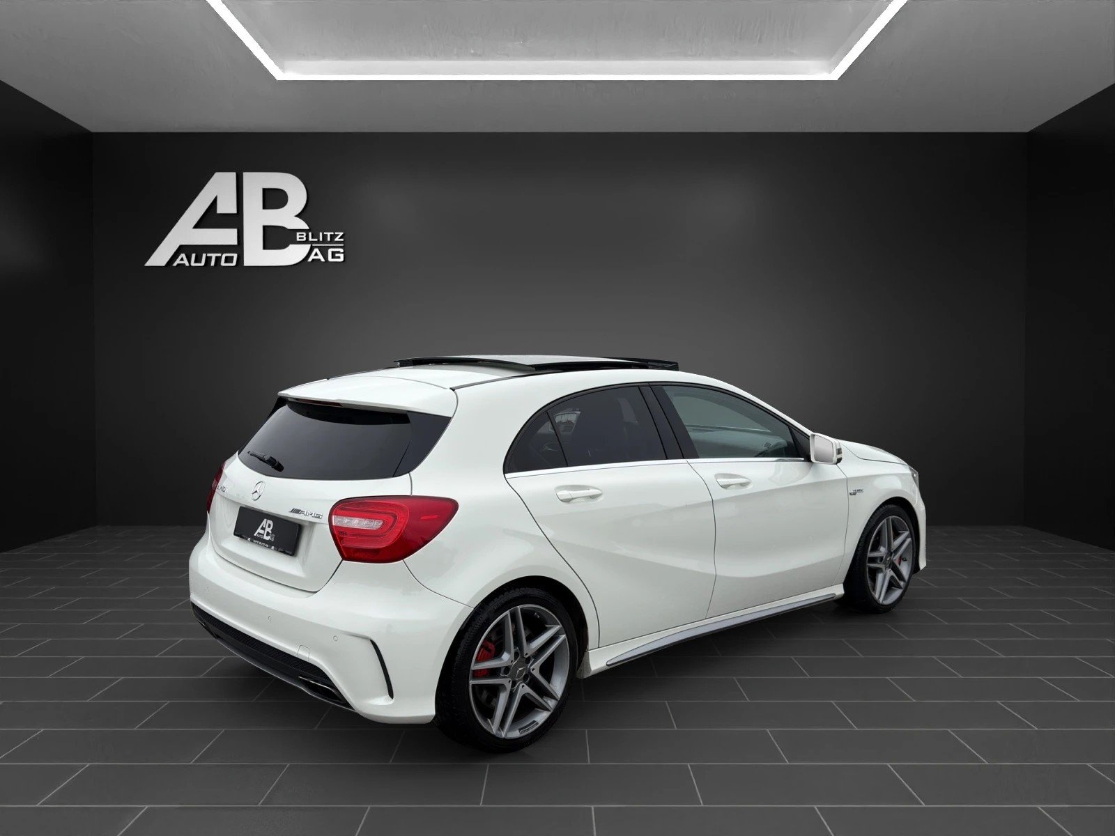 MERCEDES-BENZ A 45 AMG 4Matic Speedshift 7G-DCT * Perlmuttwe, Benzin, Occasion / Gebraucht, Automatik - 5