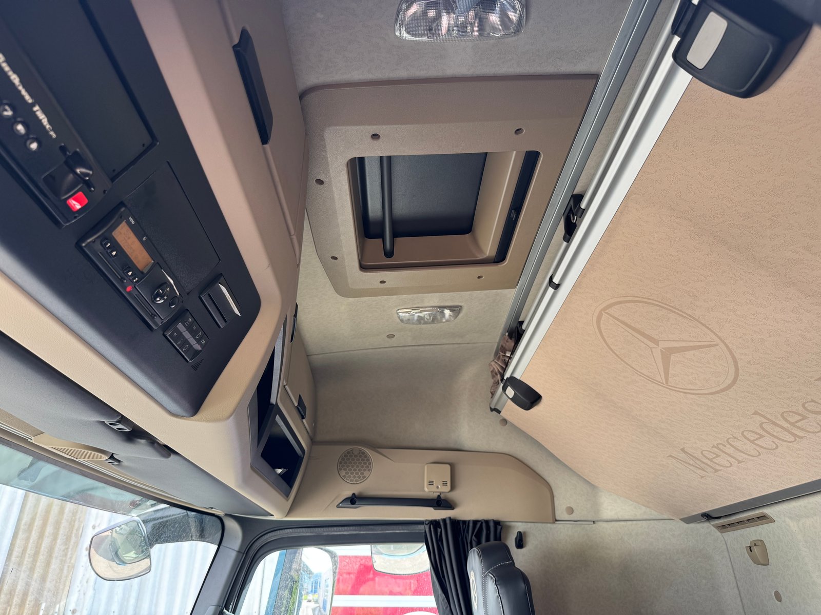 MERCEDES-BENZ 1842, Diesel, Second hand / Used, Automatic - 4
