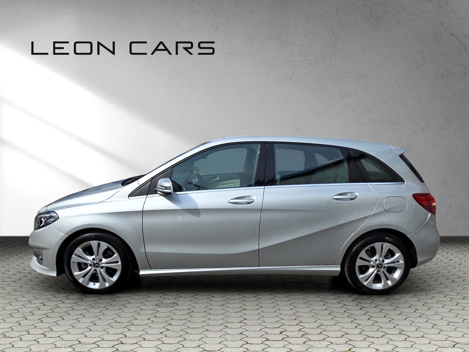 MERCEDES-BENZ B 180 Urban 7G-DCT, Benzin, Occasion / Gebraucht, Automatik - 7