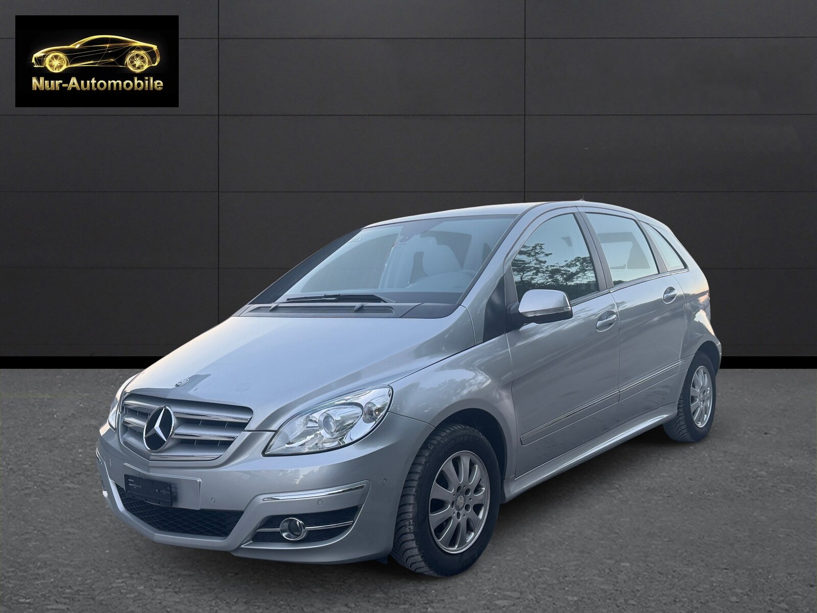 MERCEDES-BENZ B 180