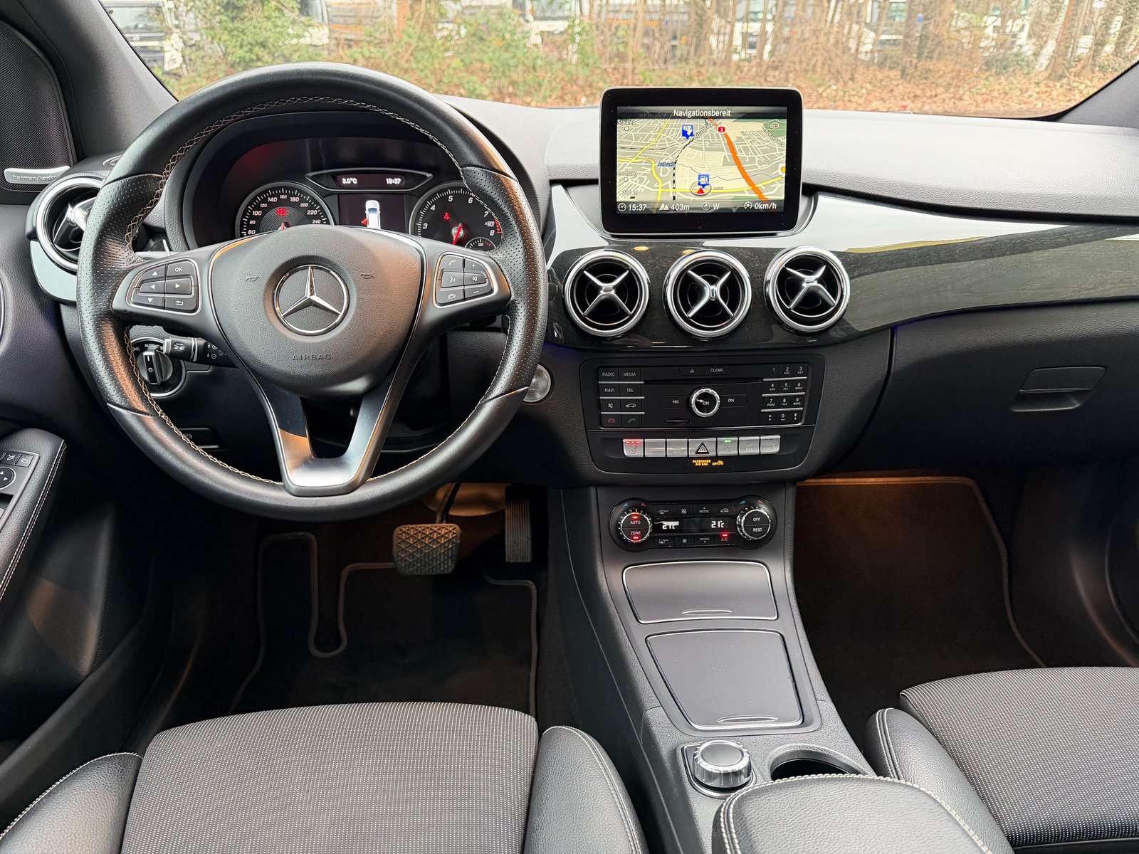 MERCEDES-BENZ B 200 Night Star 7G-DCT, Petrol, Second hand / Used, Automatic - 4