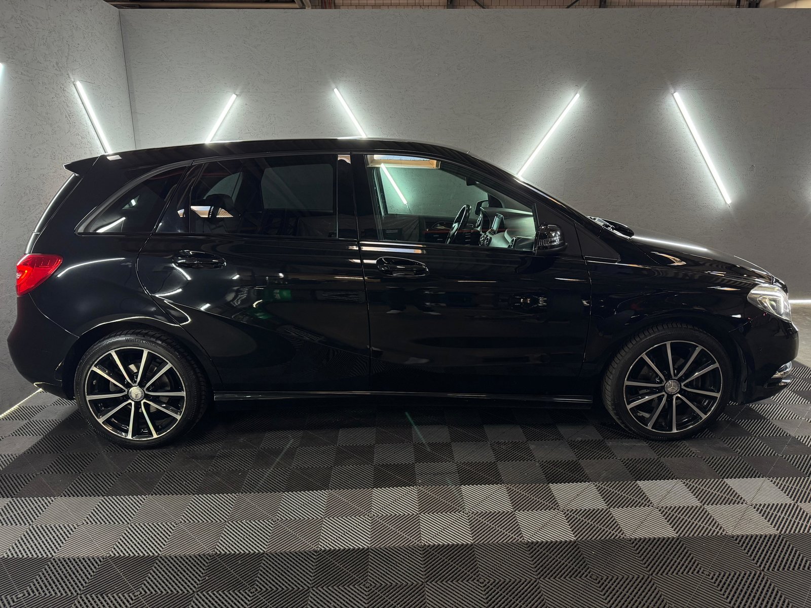 MERCEDES-BENZ B 200 7G-DCT, Petrol, Second hand / Used, Automatic - 4