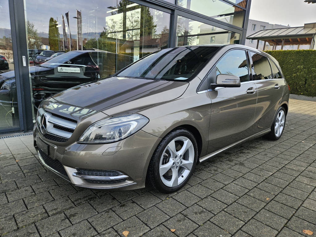 MERCEDES-BENZ B 220 4Matic