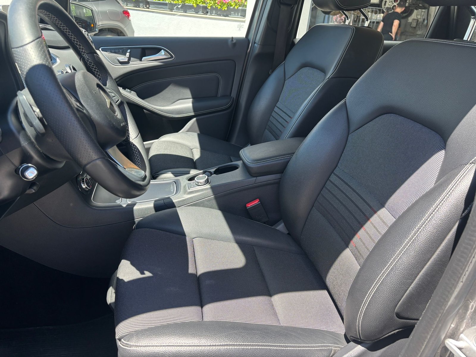 MERCEDES-BENZ B 220 Urban 4Matic, Essence, Occasion / Utilisé, Automatique - 6