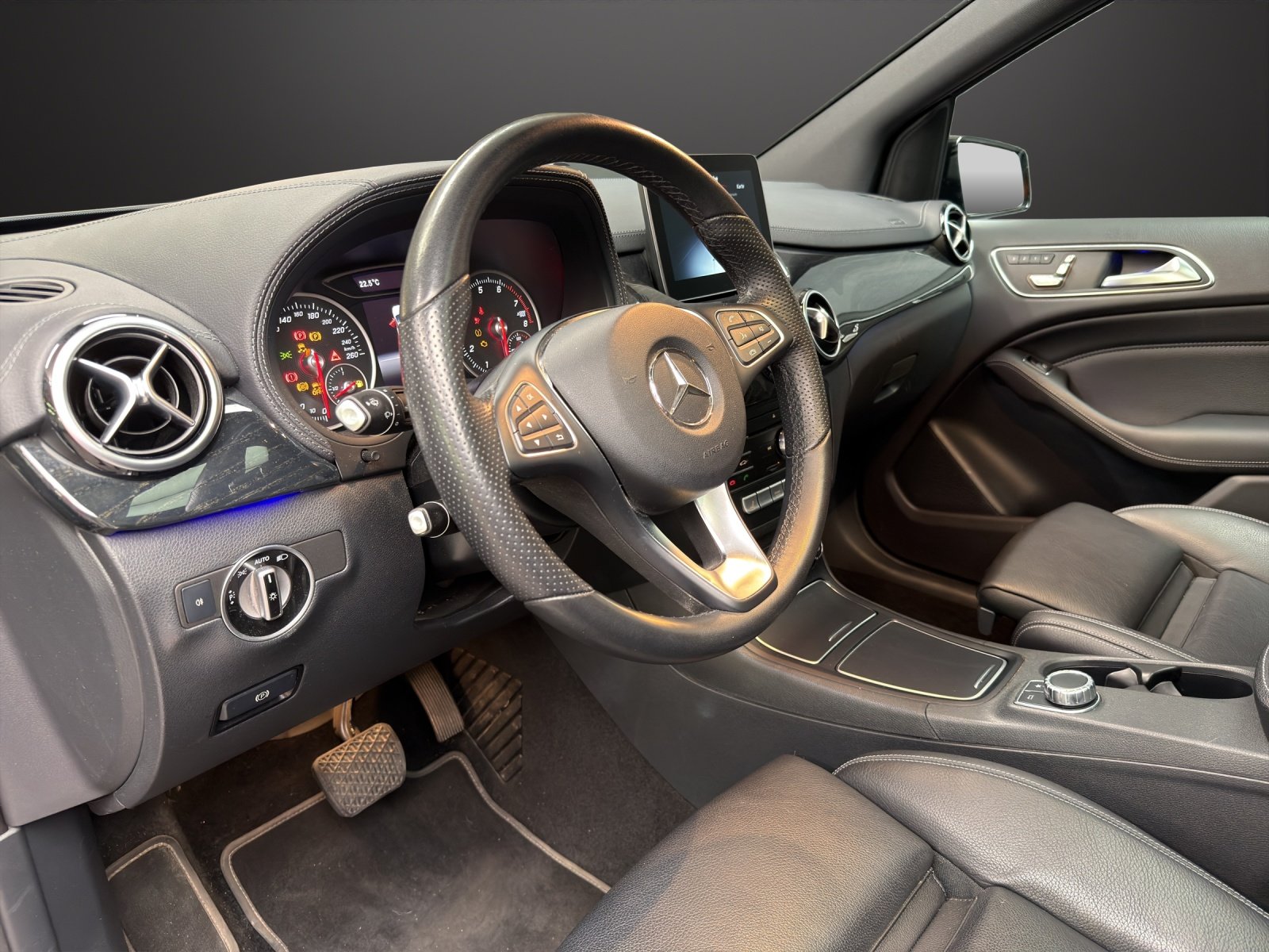 MERCEDES-BENZ B 220 Urban 4Matic, Essence, Occasion / Utilisé, Automatique - 7