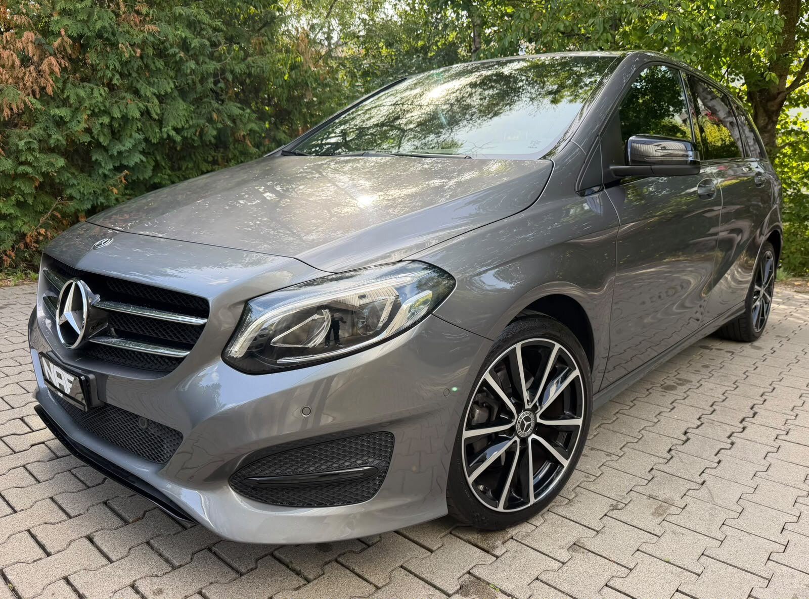 MERCEDES-BENZ B 220 CDI Swiss Star Edition Urban 4Matic 7G-DCT