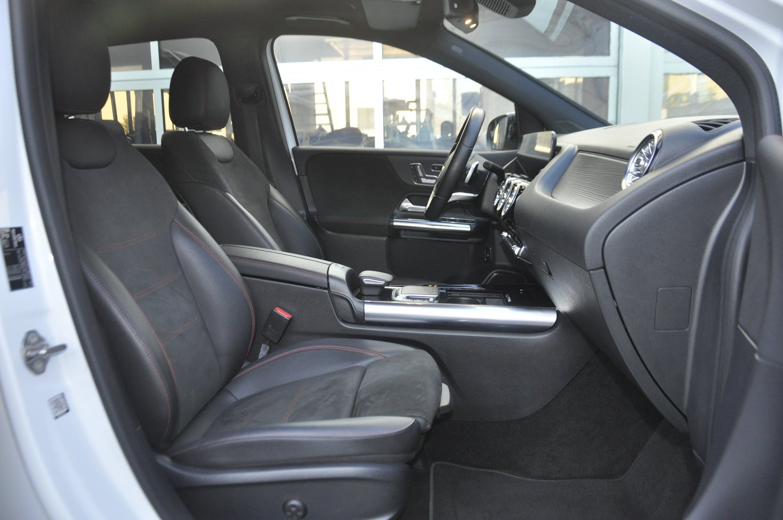 MERCEDES-BENZ B 250 4Matic AMG Line, Benzin, Occasion / Gebraucht, Automatik - 7