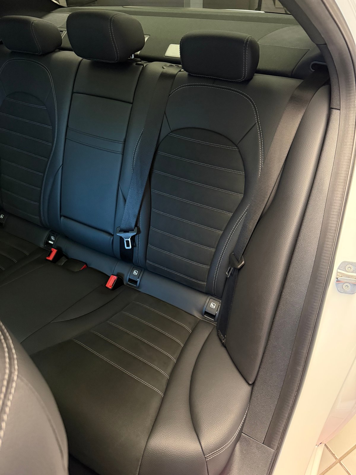 MERCEDES-BENZ C 200 Swiss Star AMG Line 4Matic 9G-Tronic, Mild-Hybrid Benzin/Elektro, Occasion / Gebraucht, Automatik - 7