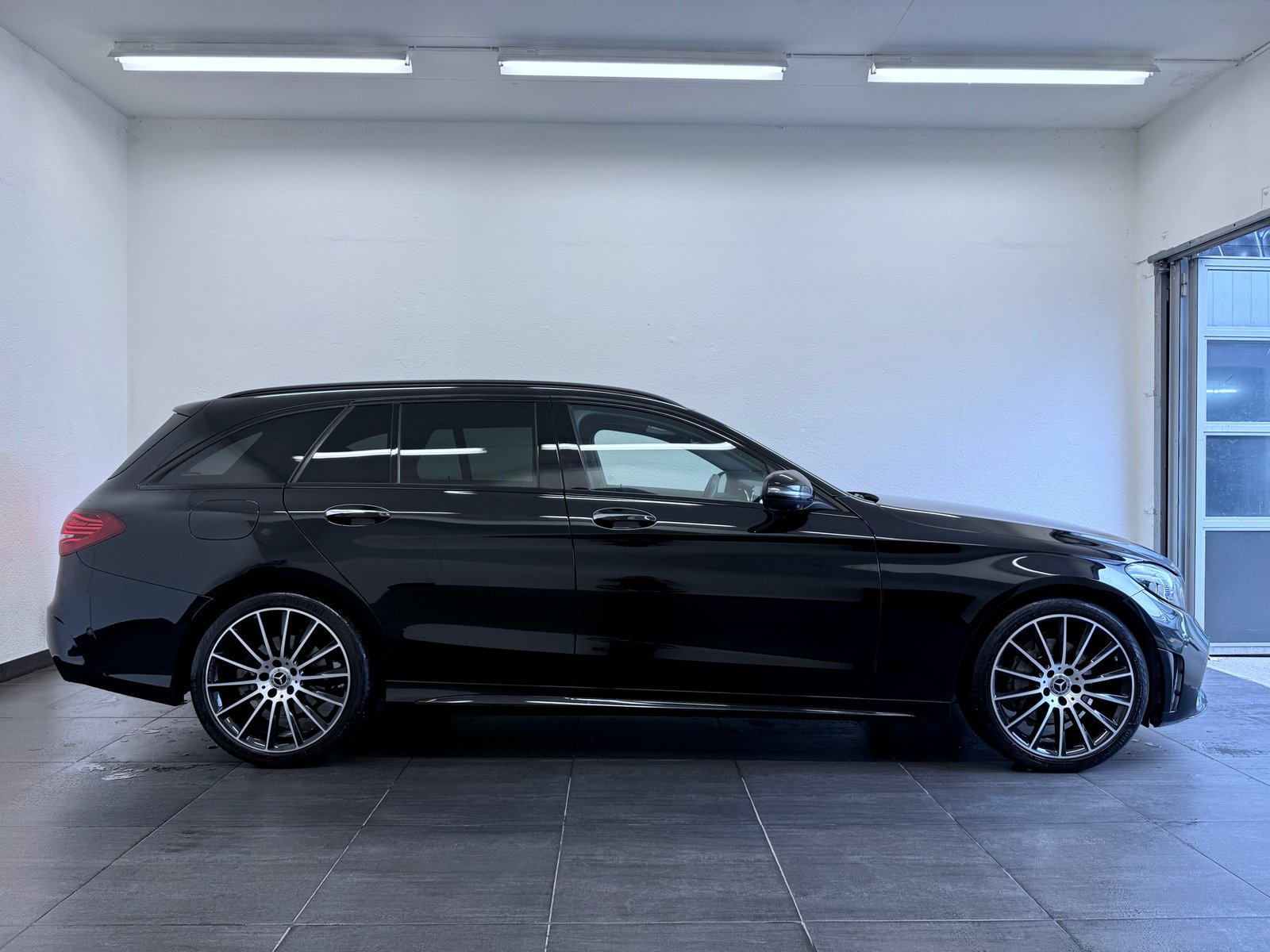 MERCEDES-BENZ C 220 d AMG 4Matic Line 9G-Tronic, Diesel, Second hand / Used, Automatic - 5