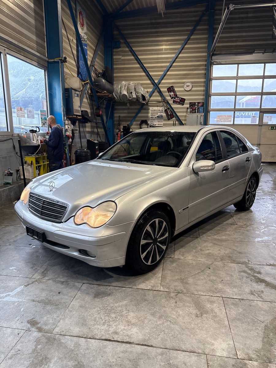 MERCEDES-BENZ C 240 Avantgarde, Essence, Occasion / Utilisé, Manuelle - 4