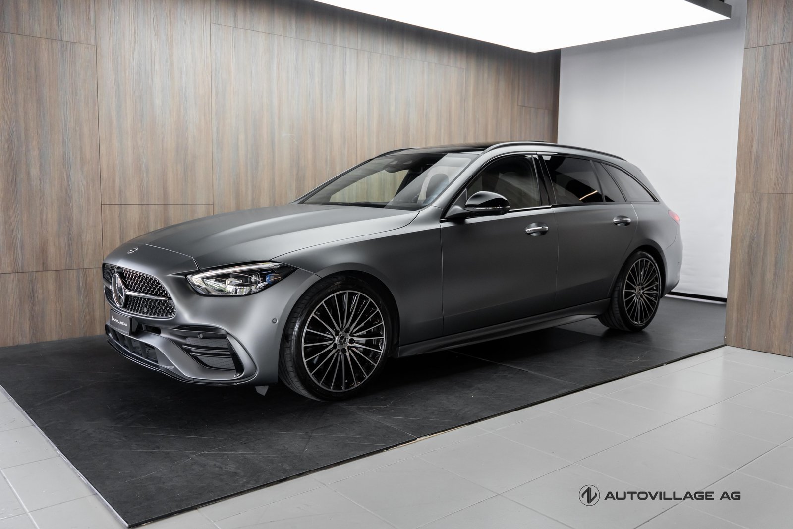 MERCEDES-BENZ C 300 T 4Matic AMG Line  Grau Magno  CH-Fz