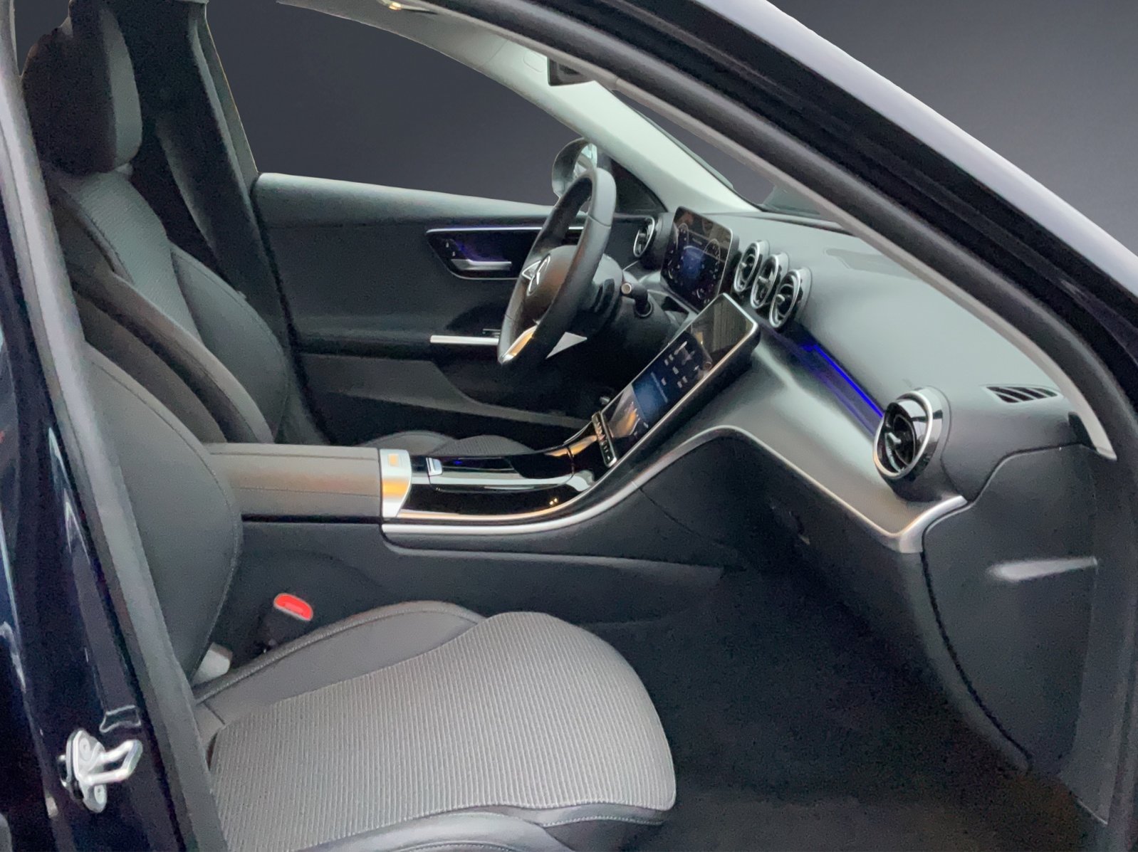 MERCEDES-BENZ C 300e Avantgarde, Plug-in-Hybrid Benzin/Elektro, Occasion / Gebraucht, Automatik - 7