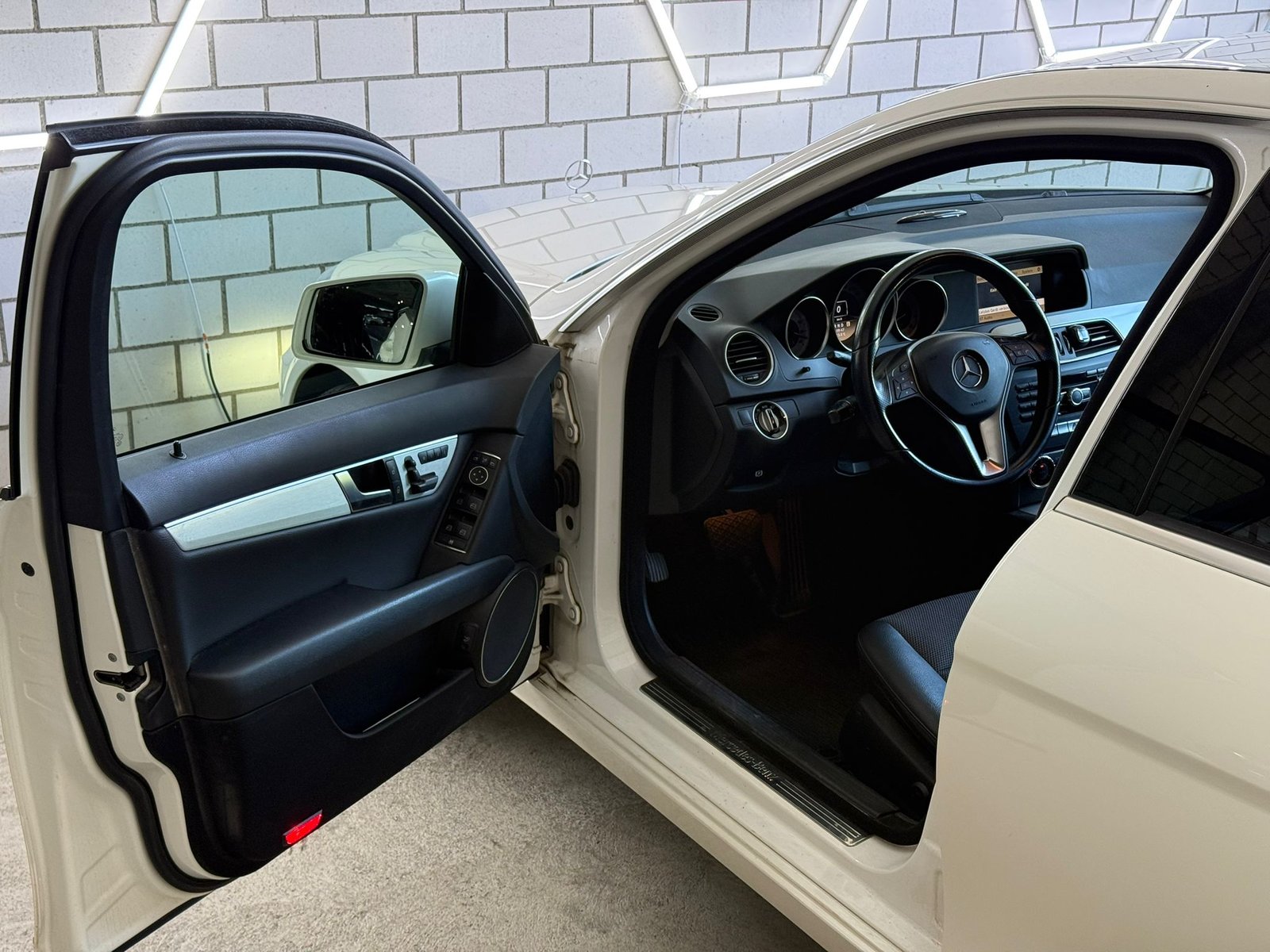 MERCEDES-BENZ C 350 Avantgarde 4Matic 7G-Tronic, Petrol, Second hand / Used, Automatic - 5