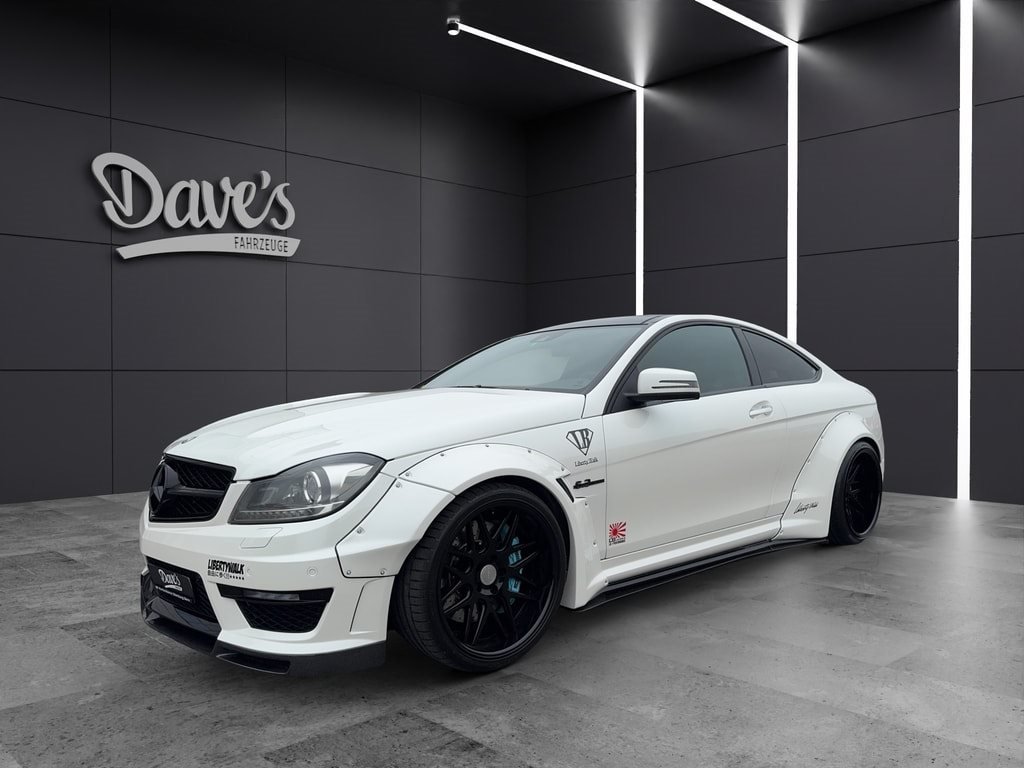 MERCEDES-BENZ C 63 AMG Standard