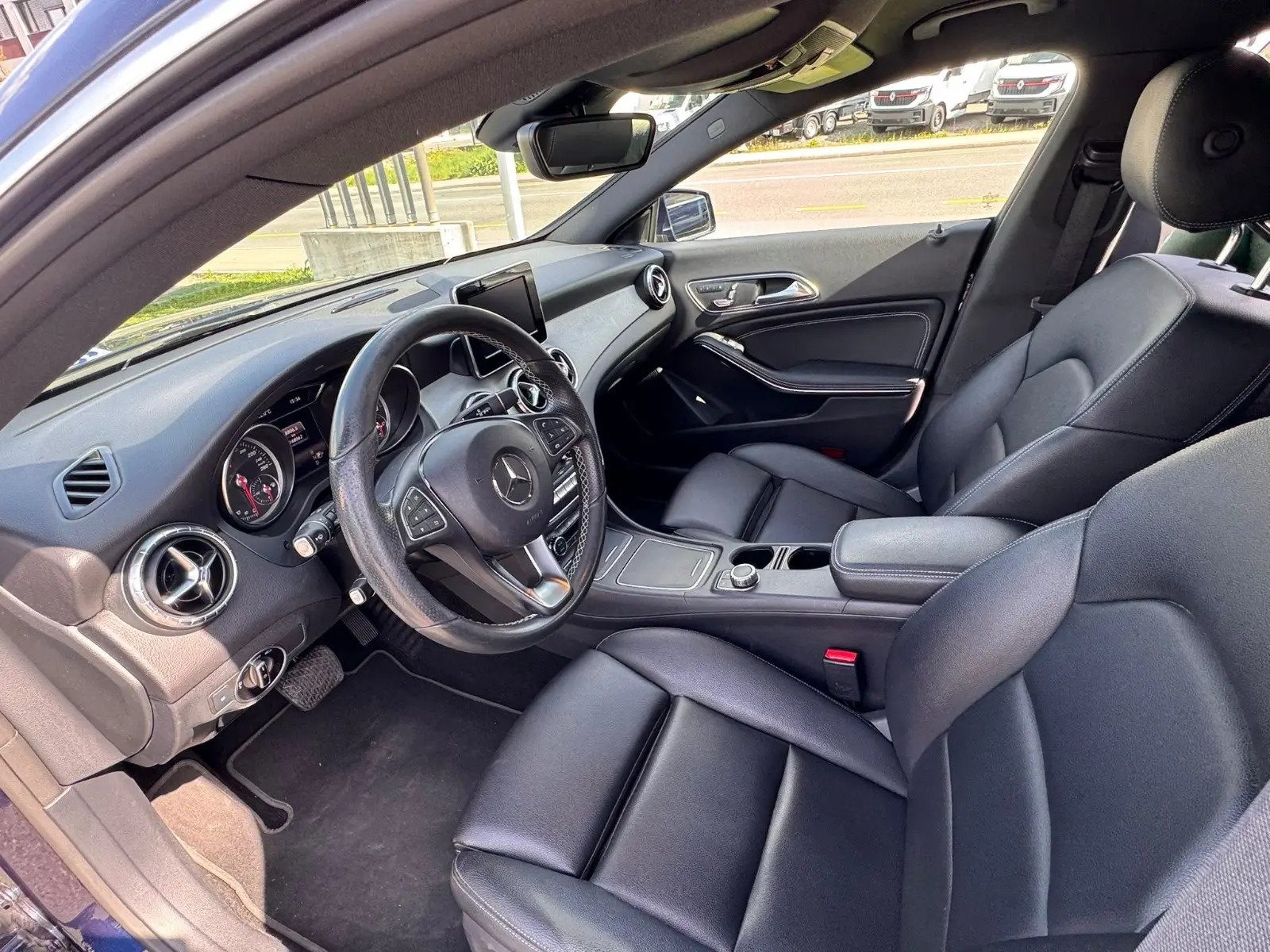 MERCEDES-BENZ CLA-Klasse X117 Shooting Brake CLA 180 Urban, Benzin, Occasion / Gebraucht, Automatik - 4