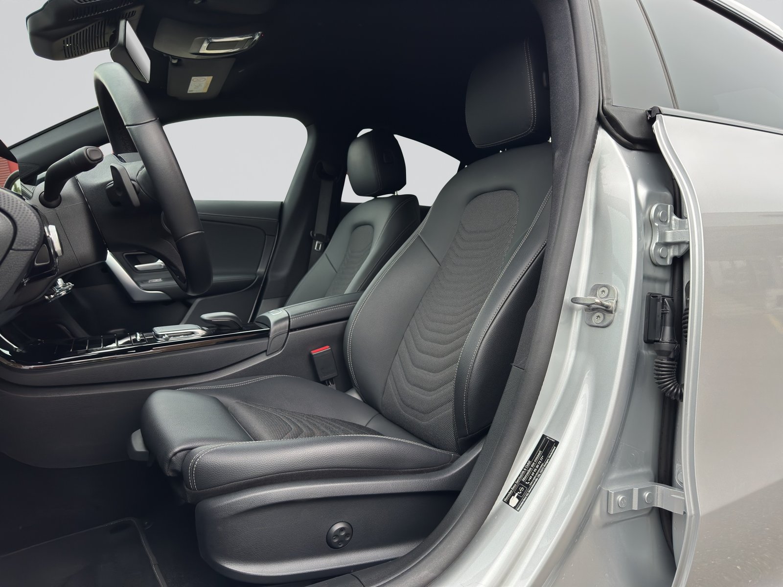 MERCEDES-BENZ CLA 180 Progressive Night 7G-DCT, Benzin, Occasion / Gebraucht, Automatik - 6