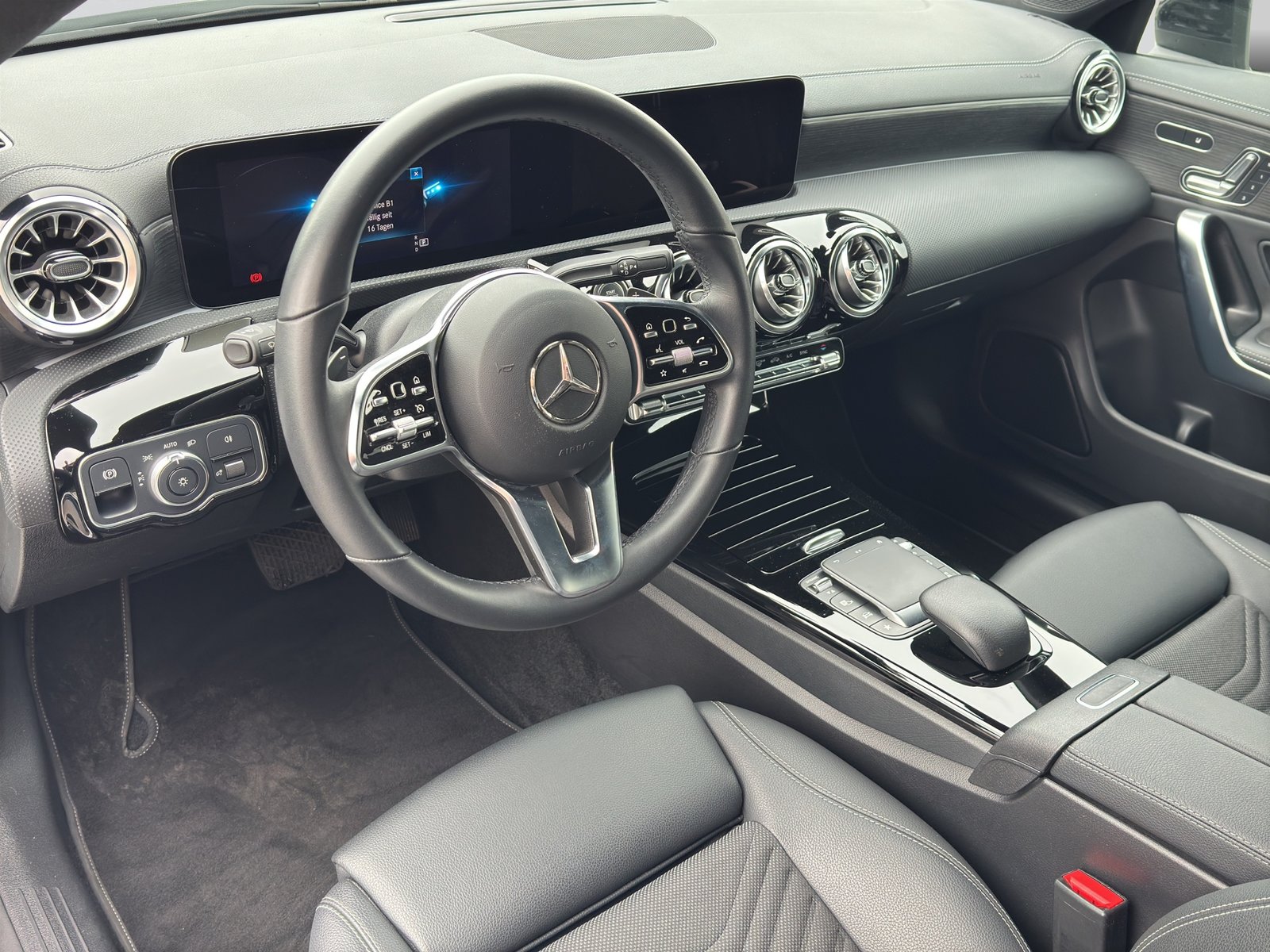 MERCEDES-BENZ CLA 180 Progressive Night 7G-DCT, Benzin, Occasion / Gebraucht, Automatik - 7