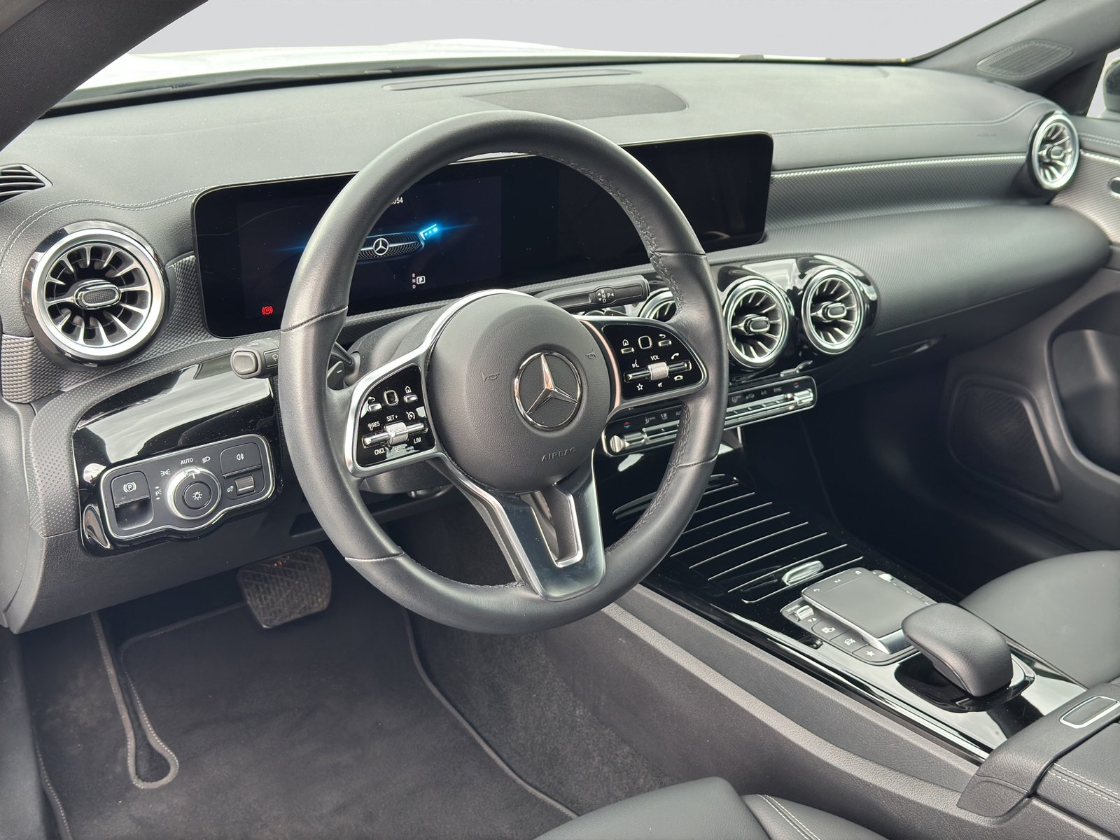 MERCEDES-BENZ CLA 180 Progressive Night 7G-DCT, Petrol, Second hand / Used, Automatic - 7
