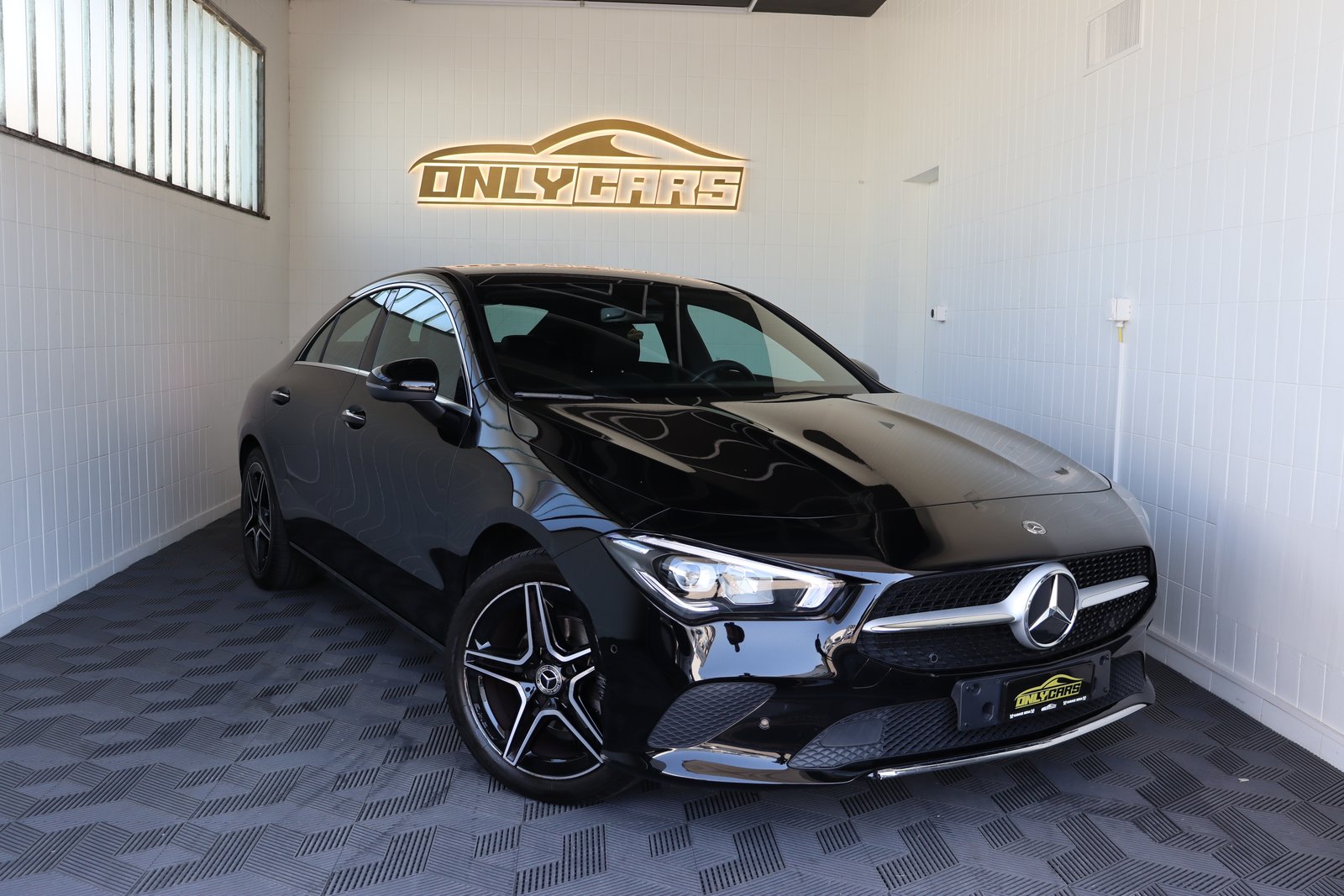 MERCEDES-BENZ CLA 180 Progressive 7G-DCT