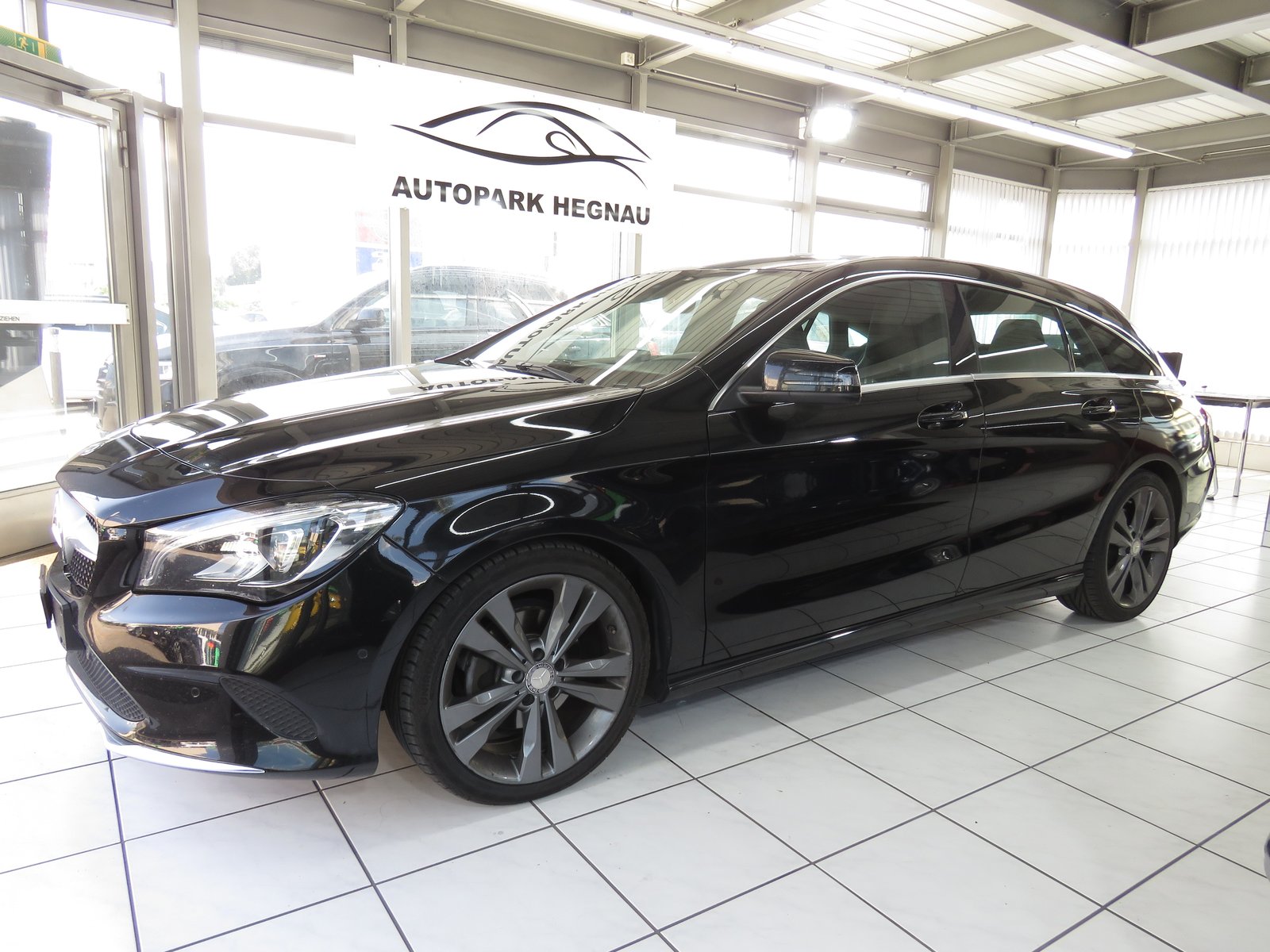MERCEDES-BENZ CLA Shooting Brake 200 d Urban 7G-DCT (Automat