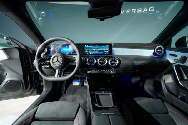 MERCEDES-BENZ CLA SB 200 7G-DCT, Hybride Leggero Benzina/Elettrica, Auto dimostrativa, Automatico - 7