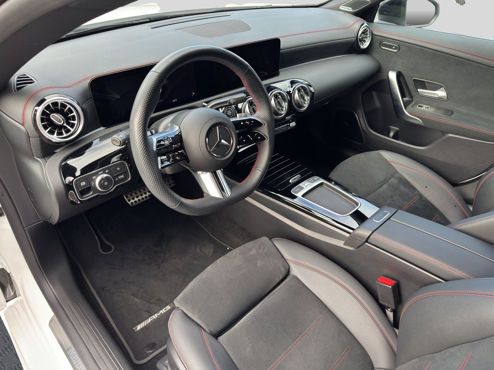 MERCEDES-BENZ CLA 200i AMG Night 7G-DCT, Mild-Hybrid Benzin/Elektro, Occasion / Gebraucht, Automatik - 7