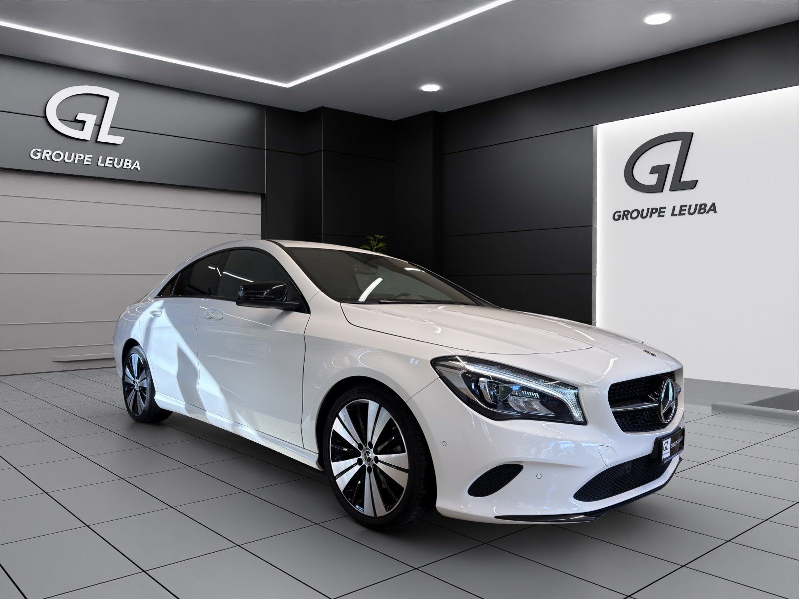 MERCEDES-BENZ CLA 200 Night Star