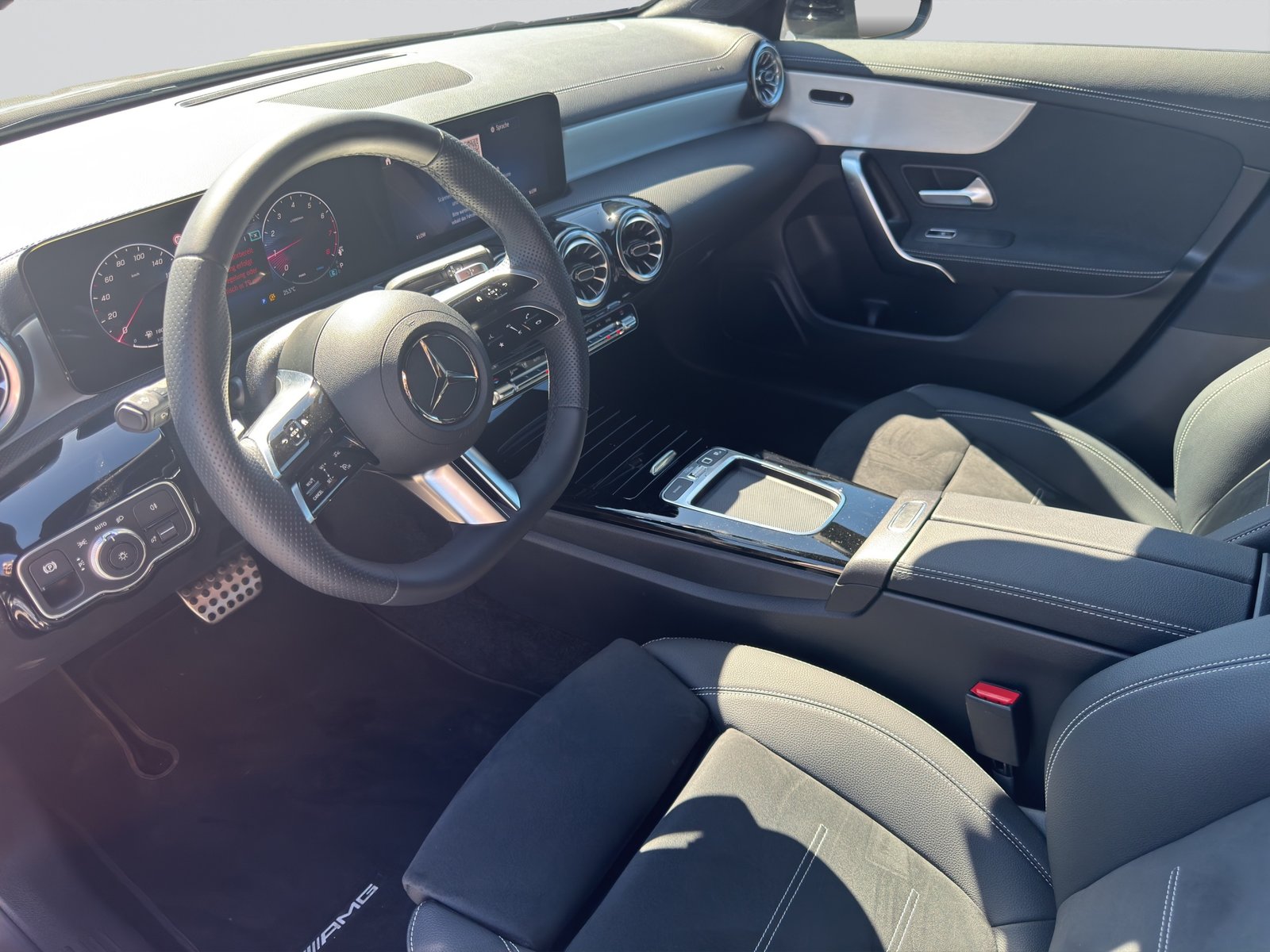 MERCEDES-BENZ CLA 200 AMG Night 7G-DCT, Mild-Hybrid Benzin/Elektro, Occasion / Gebraucht, Automatik - 7