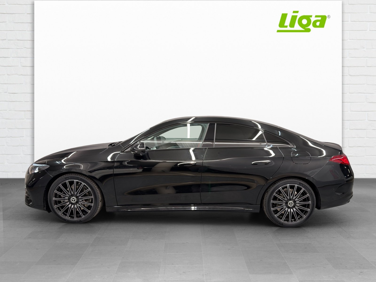 MERCEDES-BENZ CLA 220 AMG Line 4Matic
