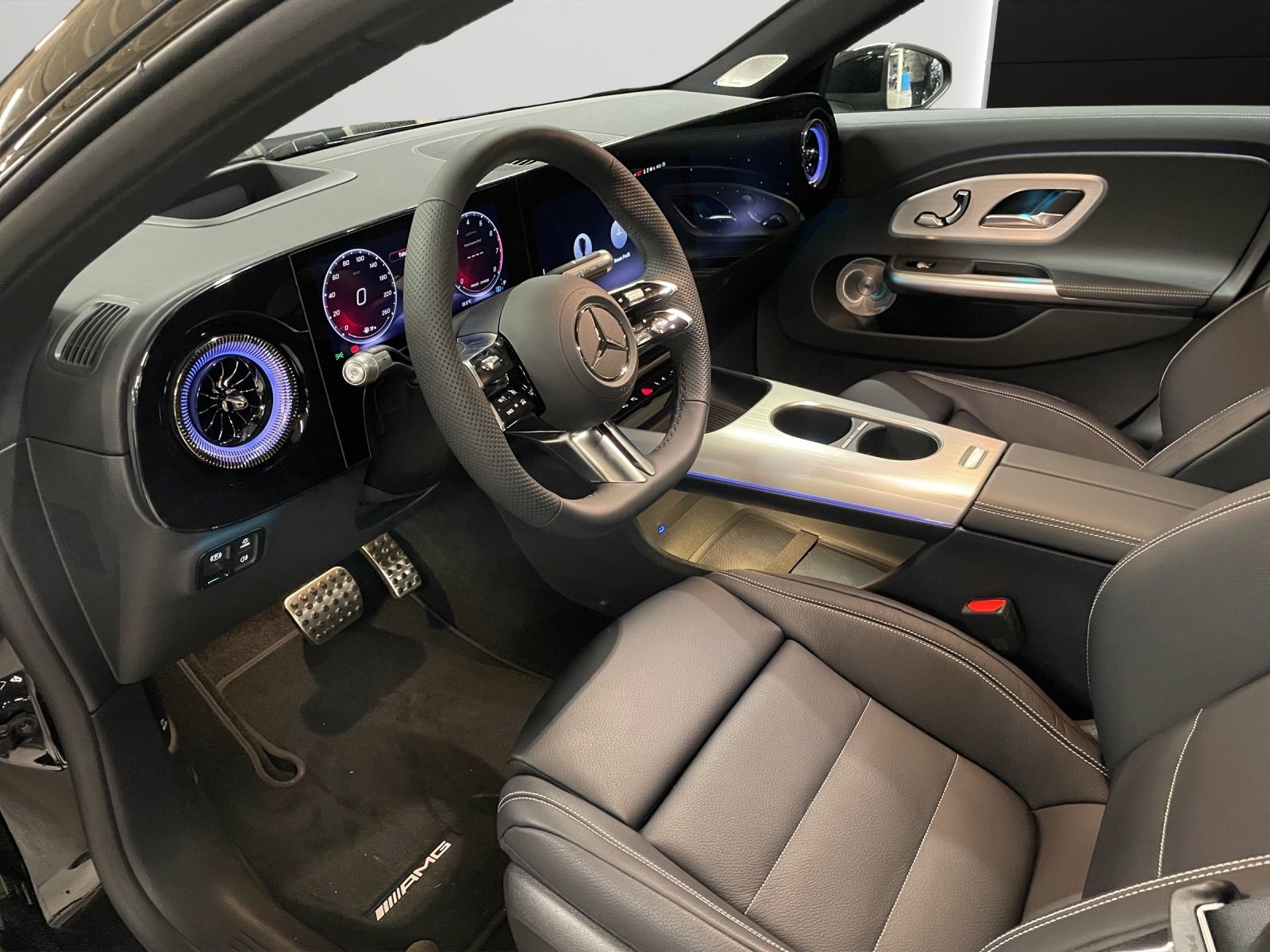 MERCEDES-BENZ CLA 220 8G-DCT 4Matic, Essence, Voiture nouvelle, Automatique - 5