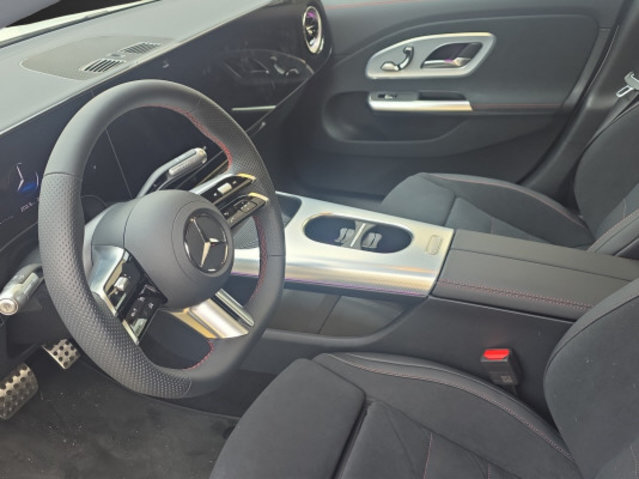 MERCEDES-BENZ CLA 220 8G-DCT 4Matic, Benzin, Occasion / Gebraucht, Automatik - 7
