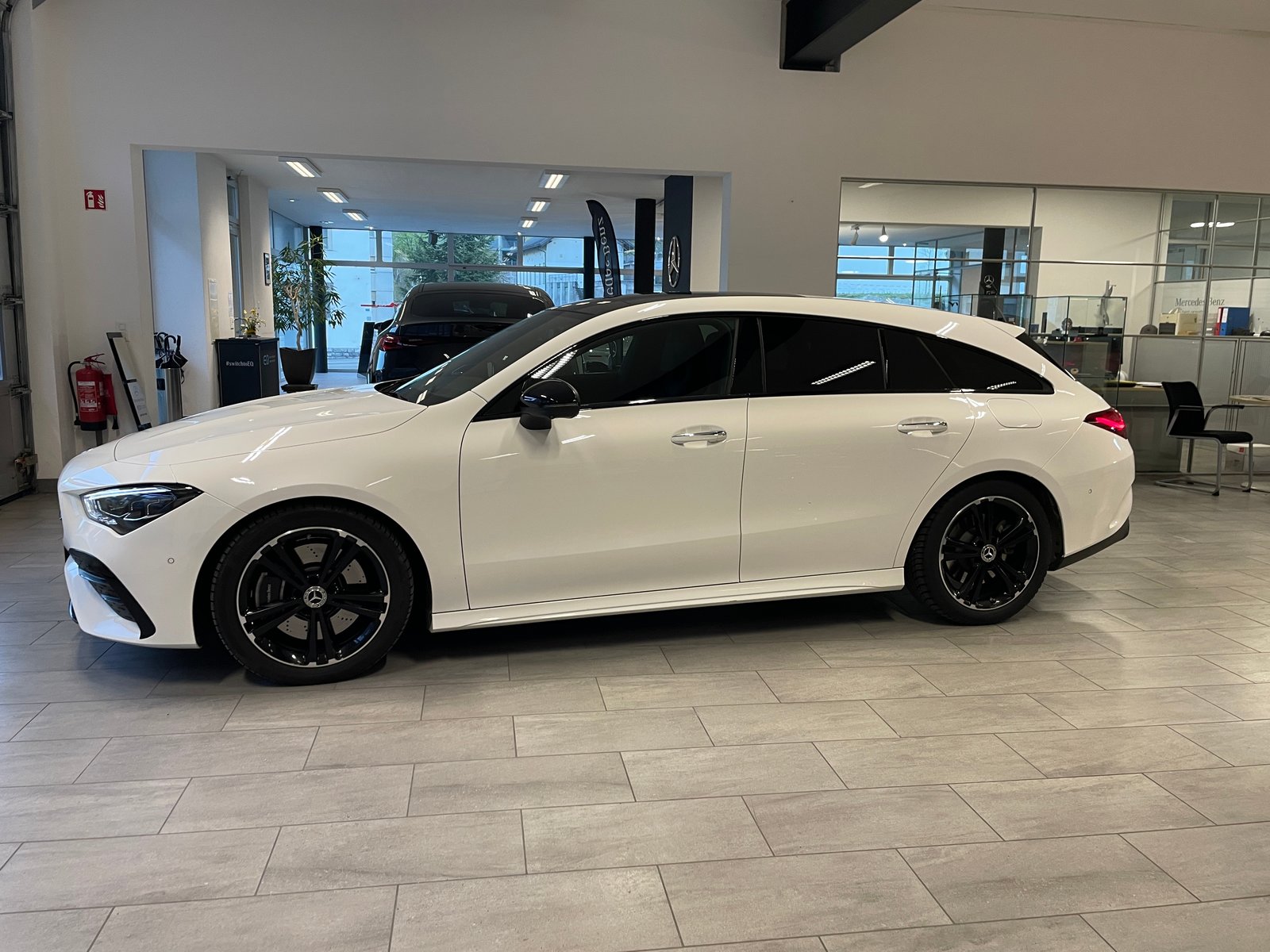 MERCEDES-BENZ CLA Shooting Brake 250 4Matic 8G-DCT AMG Line, Mild-Hybrid Benzin/Elektro, Occasion / Gebraucht, Automatik - 4
