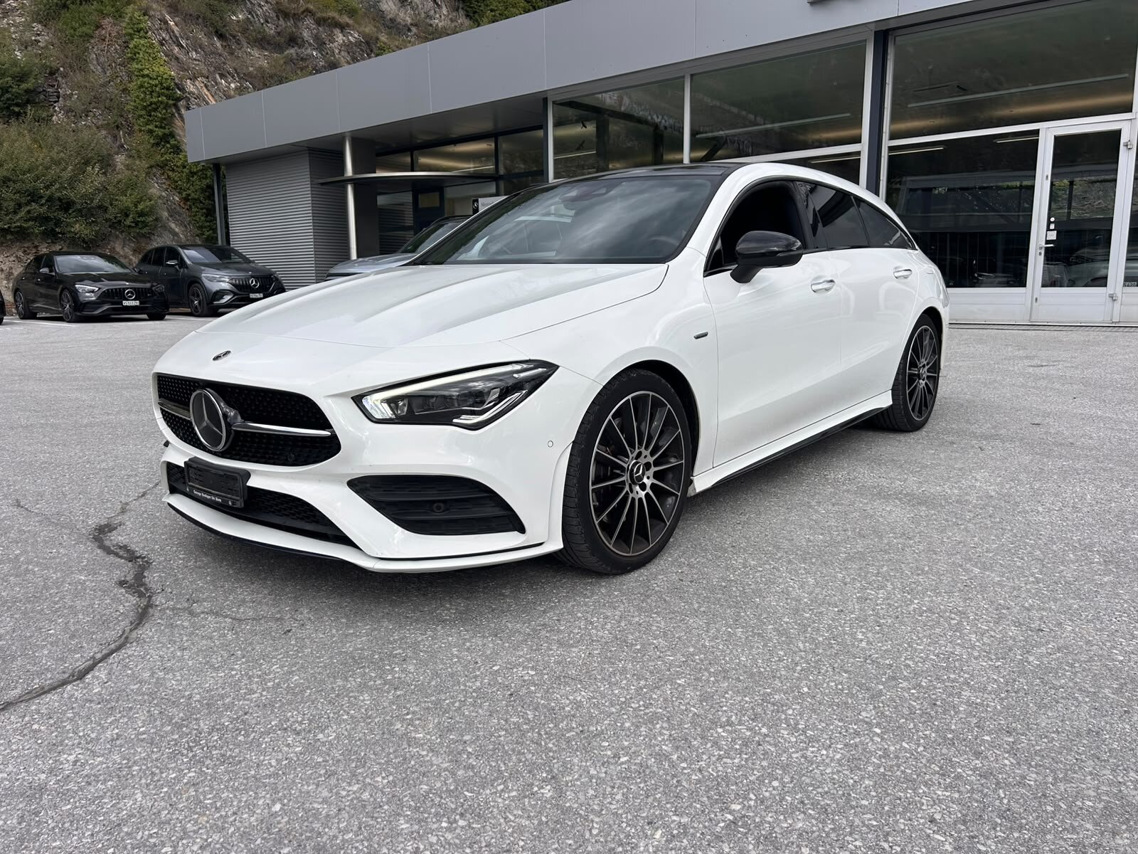 MERCEDES-BENZ CLA Shooting Brake 250 4Matic 7G-DCT AMG Line
