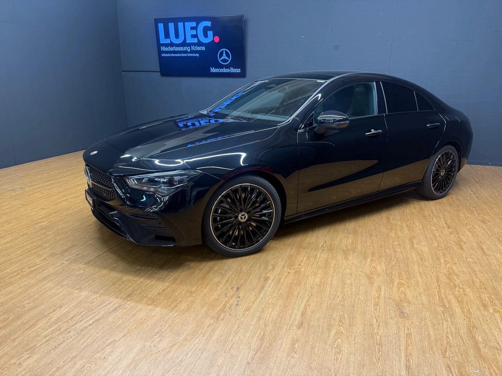 MERCEDES-BENZ CLA 250 4M - AMG / DISTRONIC / 360 Grad Kamera / Head-Up Di, Mild-Hybrid Benzin/Elektro, Occasion / Gebraucht, Automatik - 2